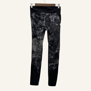 Reebok Women’s Black Gray Midi Rise Leggings Size M